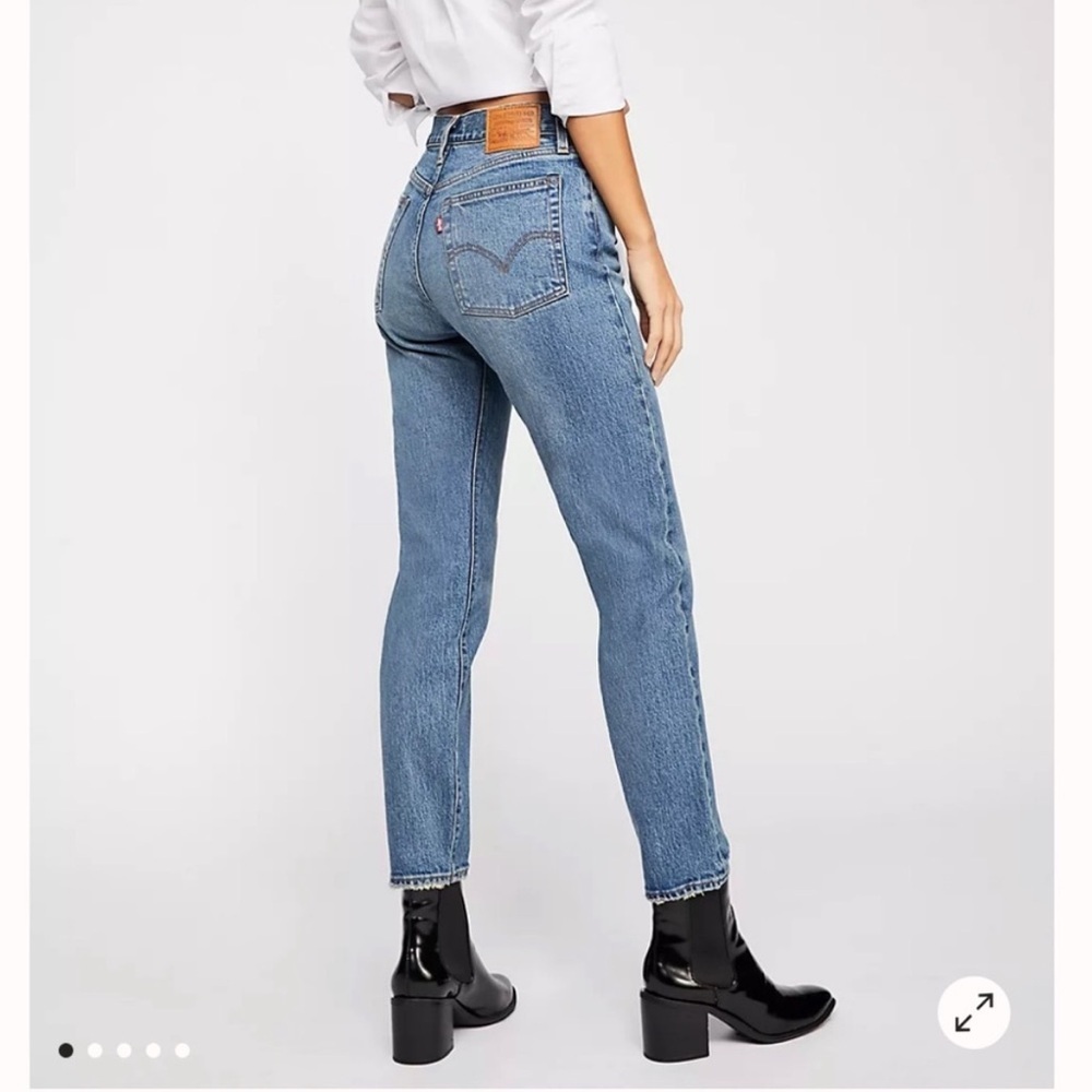 Levi's® Wedgie Icon Fit Jeans Classic Straight Leg | These Dreams Wash | Size 29 - Picture 16 of 16